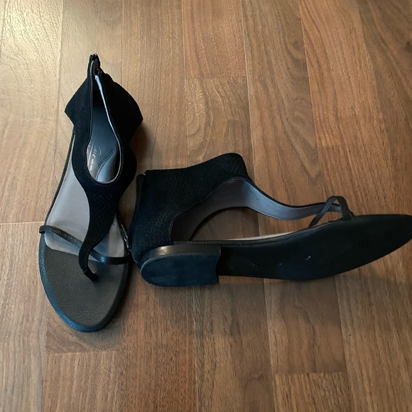 NWOT - Kenneth Cole scrappy black leather sandal - Picture 2 of 3